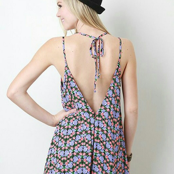 NWOT Floral halter tie romper