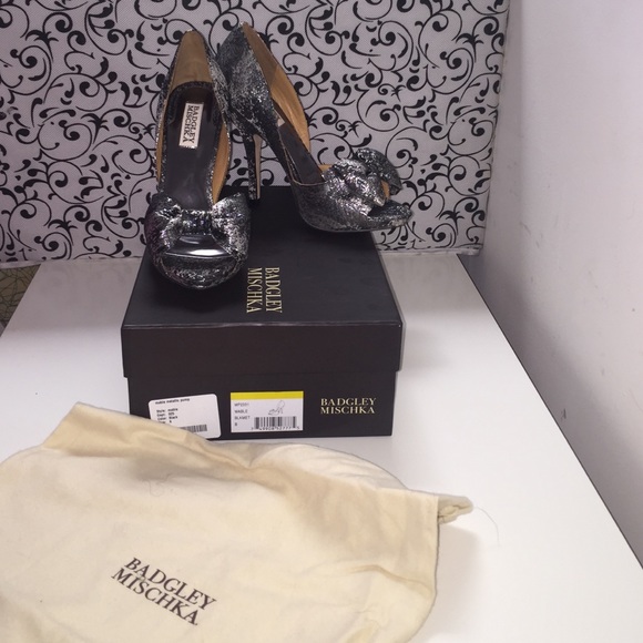 Badgley Mischka Mable pumps