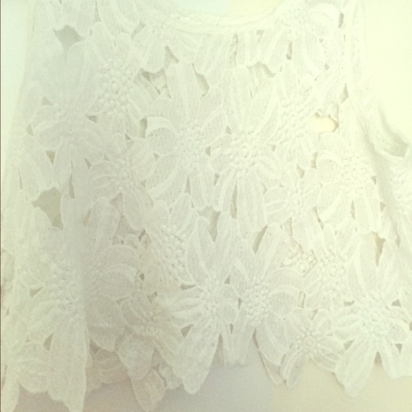 White flower crop top - Picture 1 of 1