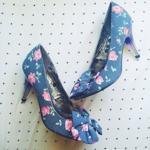 Poetic Licence Pumps