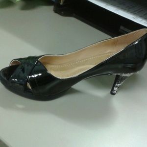 Peep toe low heels
