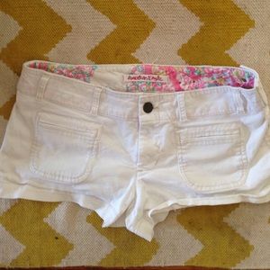 American Eagle white shorts