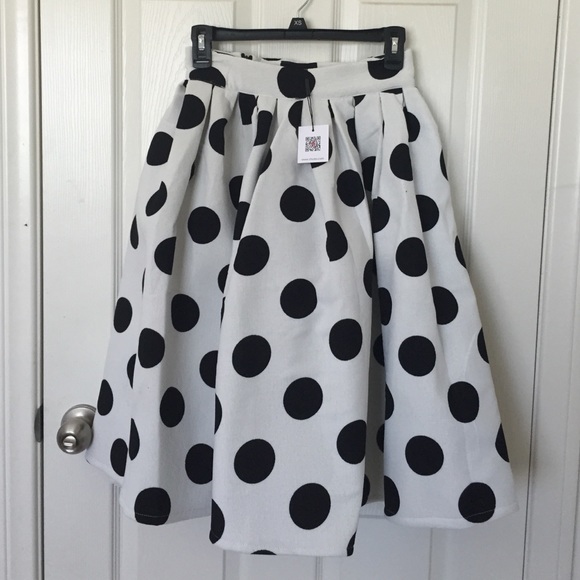 Beautiful polka dot midi skirt!!!