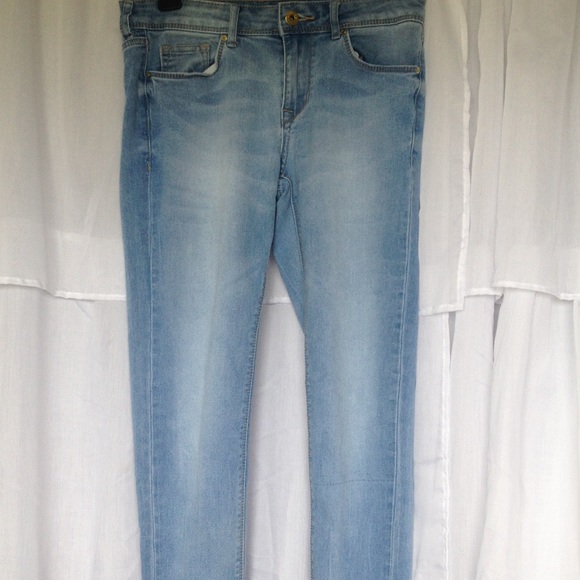 H&M light blue skinny jeans