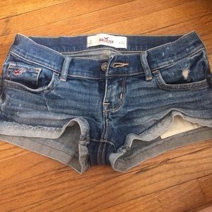 Medium wash Jean Hollister shorts!