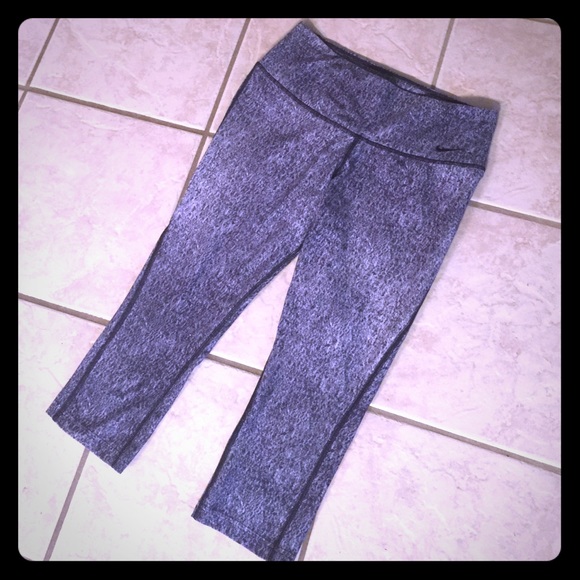 Nike Pants - Nike Dri-fit cropped work out pants