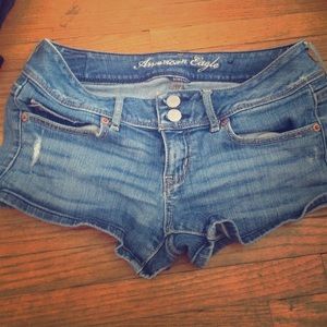 American eagle medium/light wash Jean shorts!