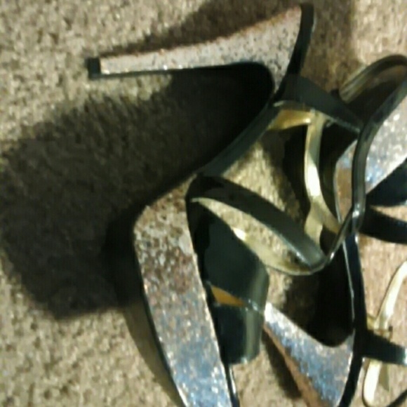 Heels - Picture 2 of 2