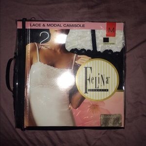 2 pack cami never opened black and white