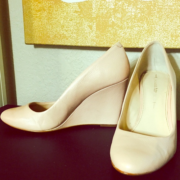 Banana Republic Nude Wedges Sz 9.5
