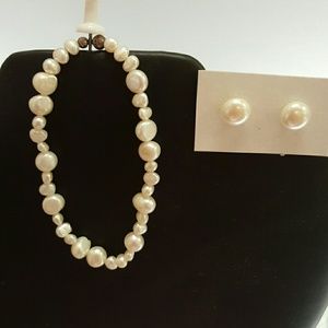 Pearl stretch bracelet and pierced button earring