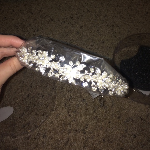 ‼️FLASH SALE‼️ Wedding headband!! Beautiful!!