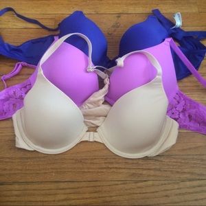 3 bras never worn!!