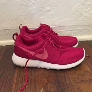 Magenta/Hot Pink Nike Roshe Run Size 8.5