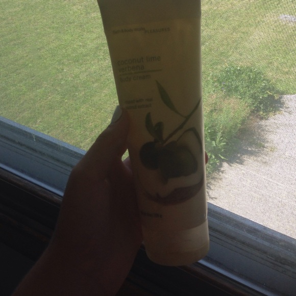 Bath and body works coconut lime verbena