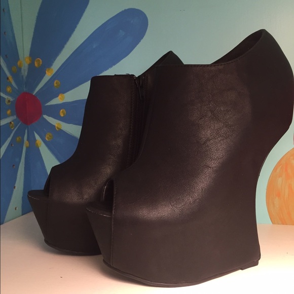 Glaze Addicted Heel Less Platform
