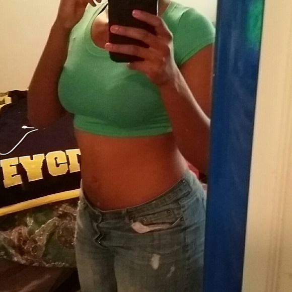 Green top - Picture 2 of 2