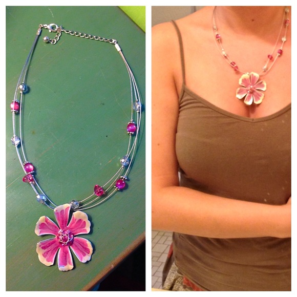 Pretty flower necklace 🌺