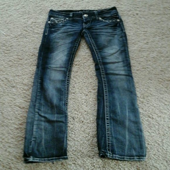 Cute jeans with studded pockets