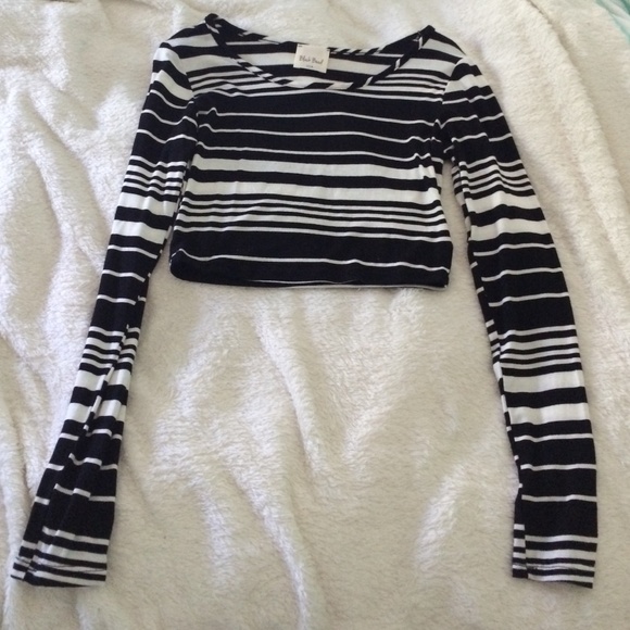Black and white striped long sleeve crop top