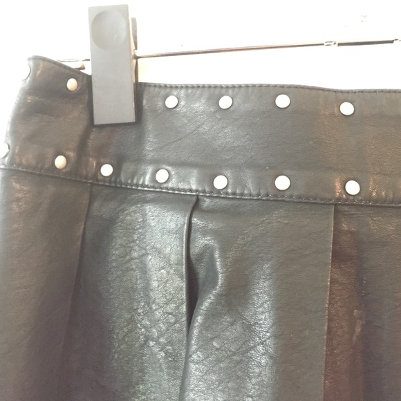 Black Pleather pleated skirt - Picture 2 of 4