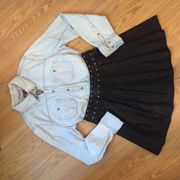 Black Pleather pleated skirt - Picture 4 of 4