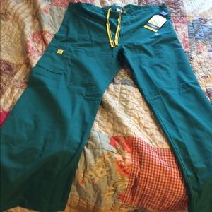 Hunter green NWT wonderwink size M scrub pants!!