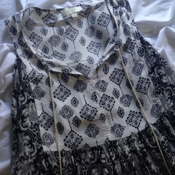 Patterned Dress - Picture 2 of 4