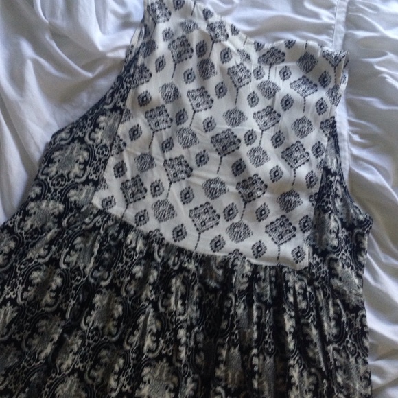 Patterned Dress - Picture 3 of 4