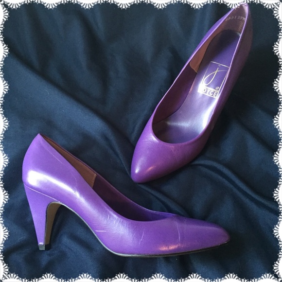 Shoes - Vintage purple pumps