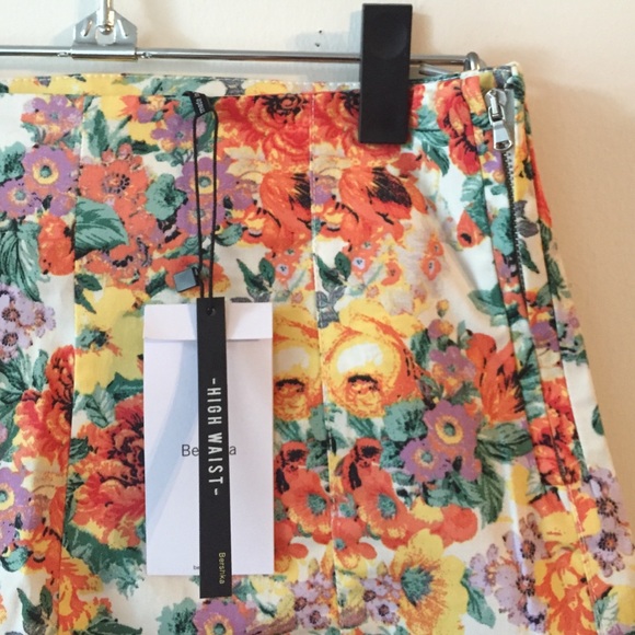 Floral hot pants - Picture 2 of 3