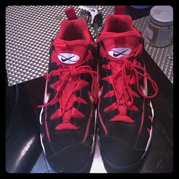 Men's Nike shark size 10.5