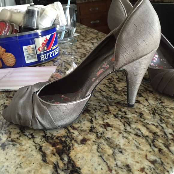 Heels - Picture 3 of 3