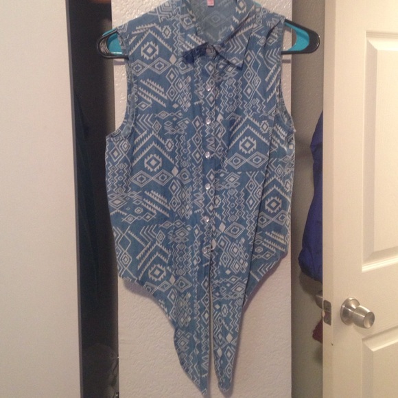 Tribal top