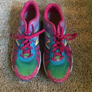 New balance tennis shoes