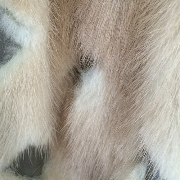 Fur coat - Picture 2 of 4