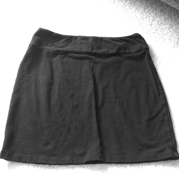 Everyday black neutral pencil skirt!!