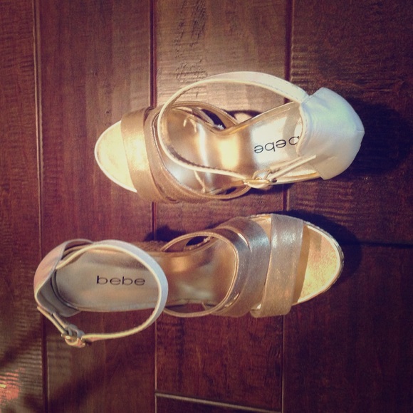 bebe gold wedges✨