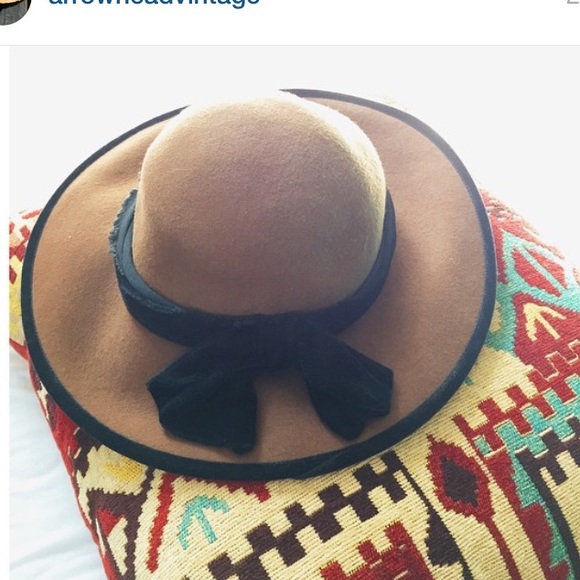 Vintage wool hat, made in Italy.