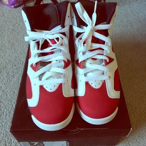 Jordan Retro 6's (Carmine's)