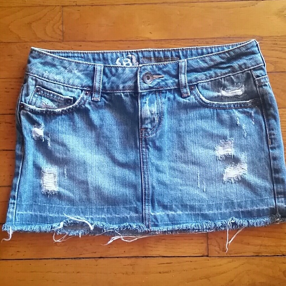 Bullhead Distressed Mini Skirt