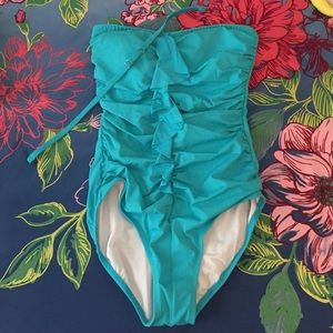 So flattering one piece bathing suit