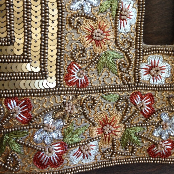 Golden hand embroidered clutch - Picture 2 of 4