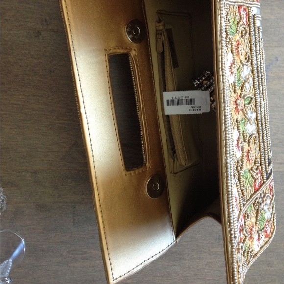 Golden hand embroidered clutch - Picture 3 of 4