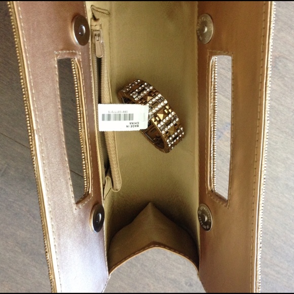 Golden hand embroidered clutch - Picture 4 of 4