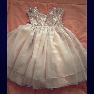 Toddler girls 3T puffy dress dusty pink color.
