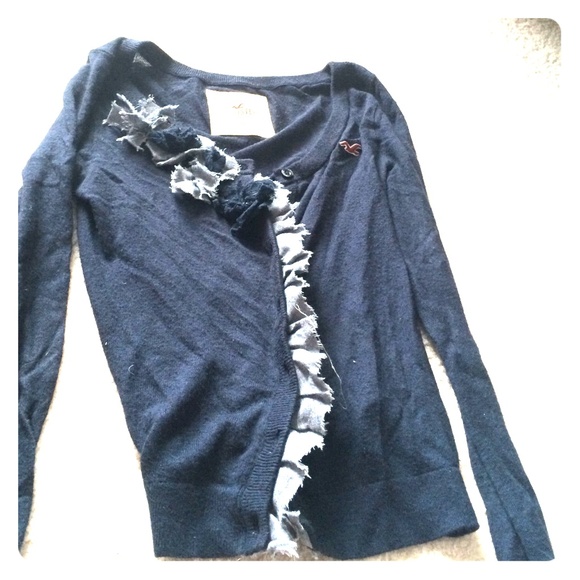 Very cute navy sweater !