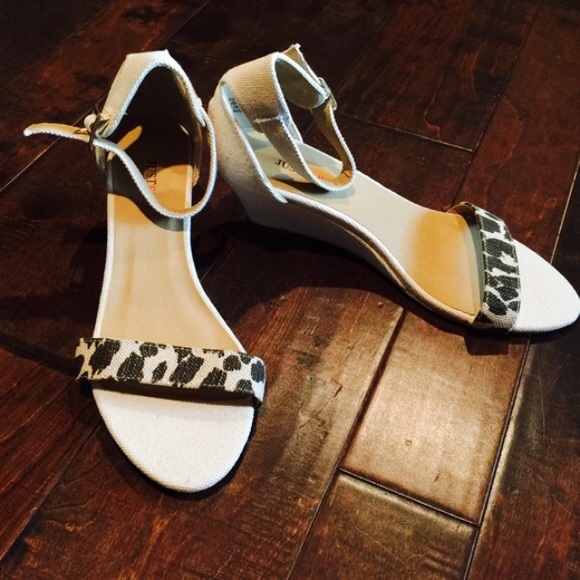 Justfab brand new giraffe print wedges