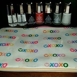 Nail polish with bag