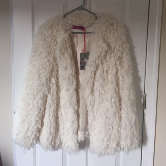 BACK ON THE MARKET! BOOHOO Fur Coat